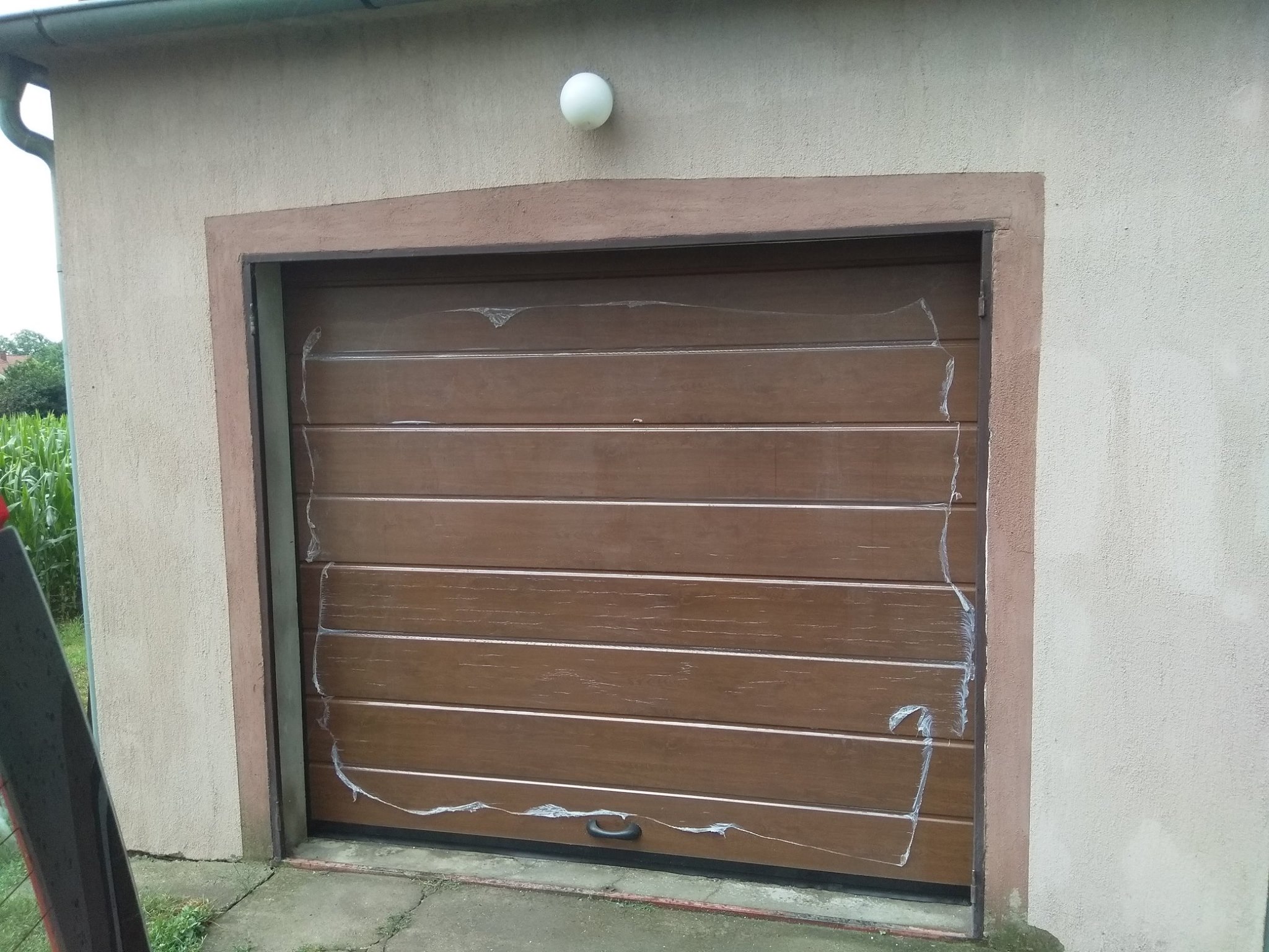 Garazna vrata i motor