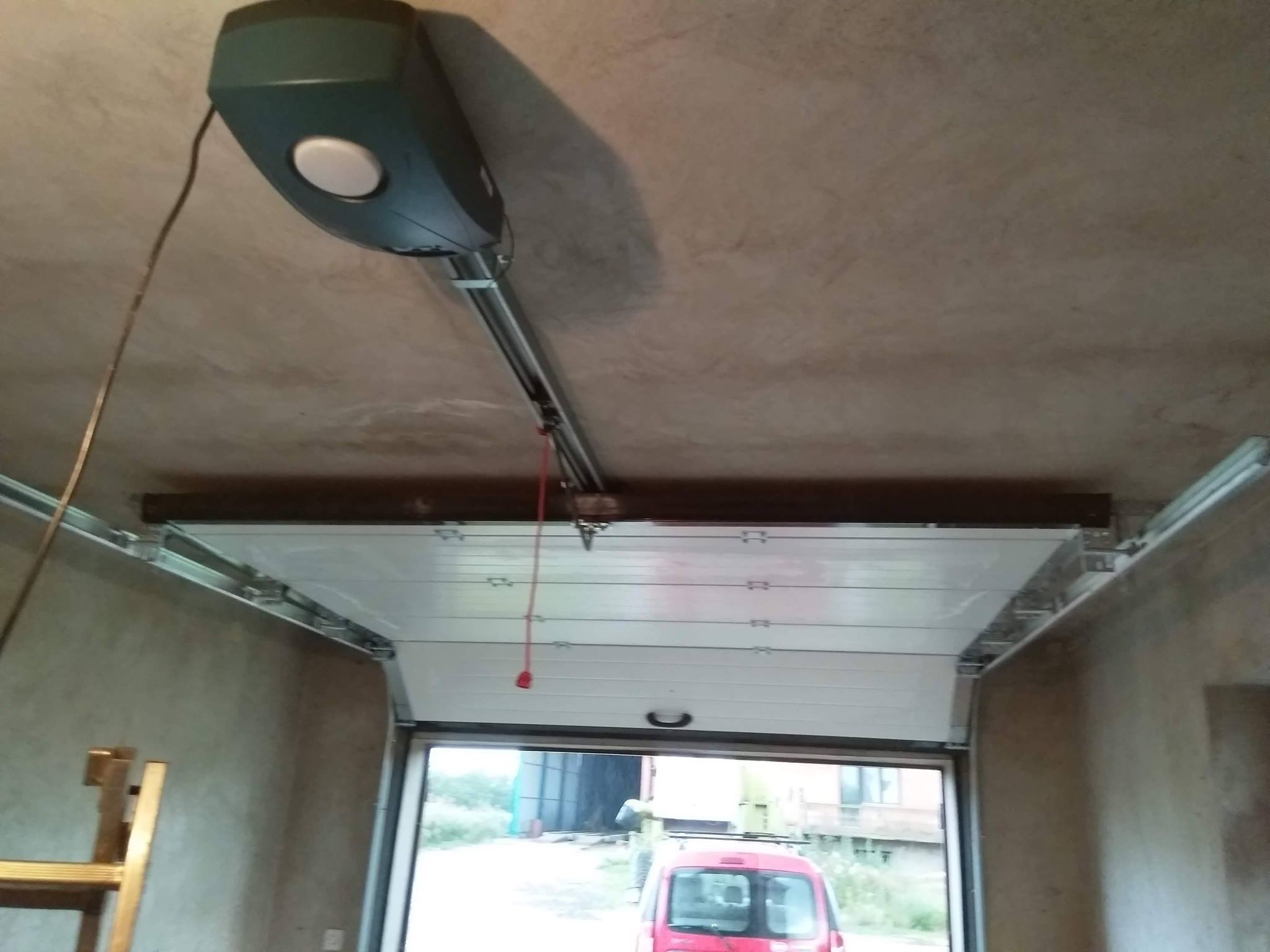 Garazna vrata i motor