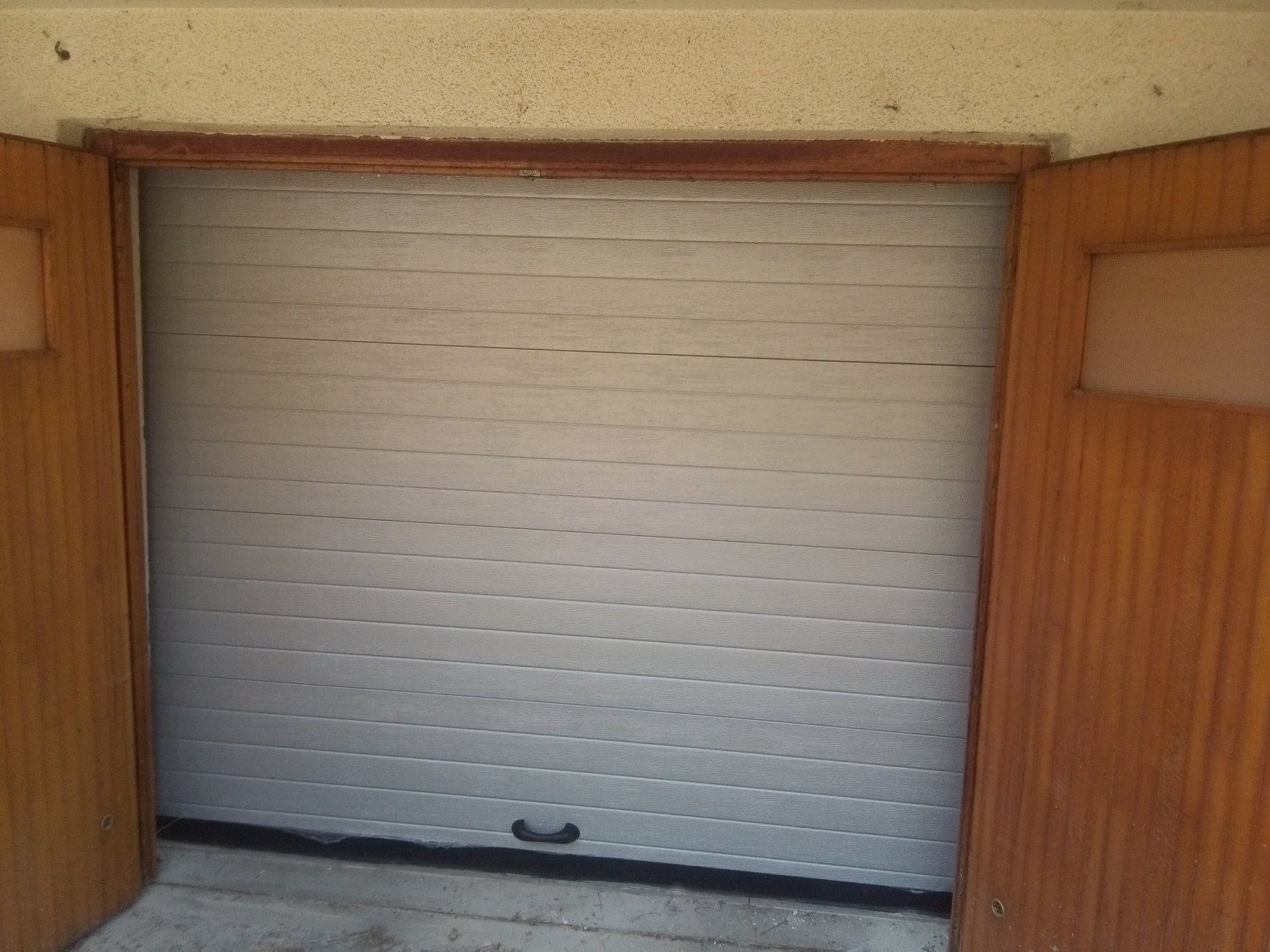 Garazna vrata i motor