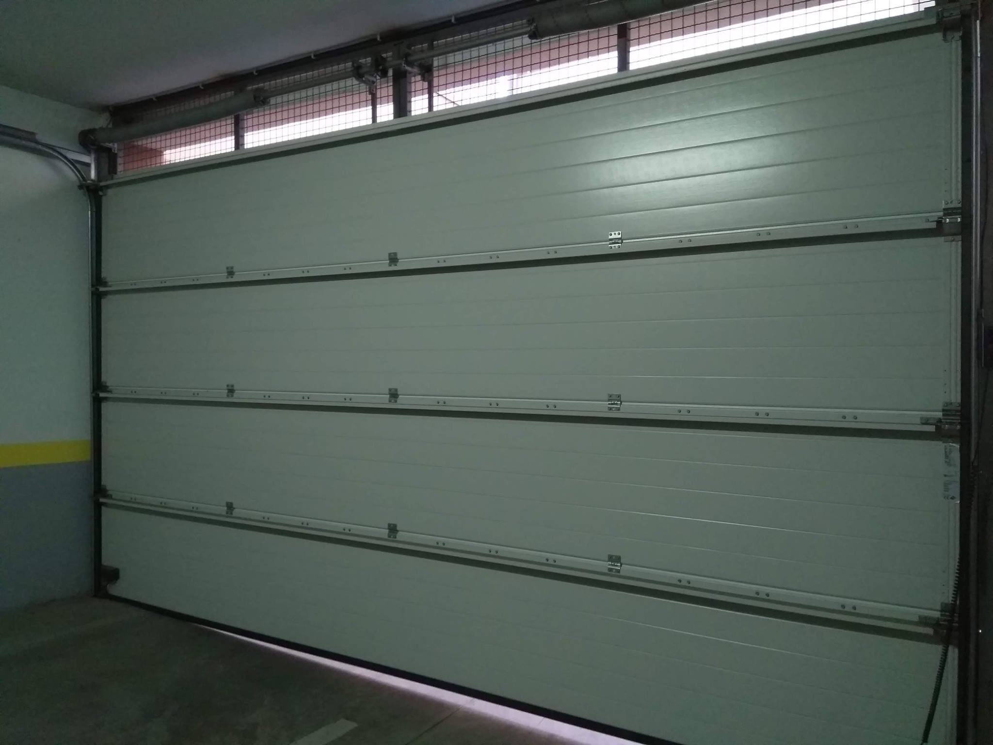 Garazna vrata i motor