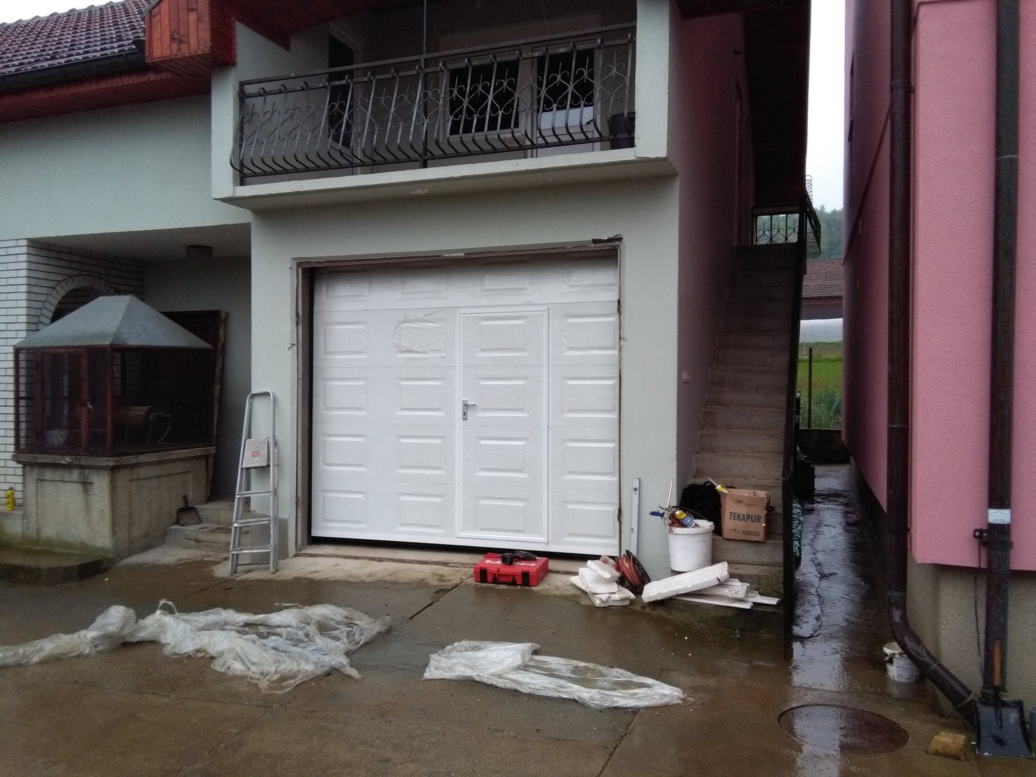 Garazna vrata i motor