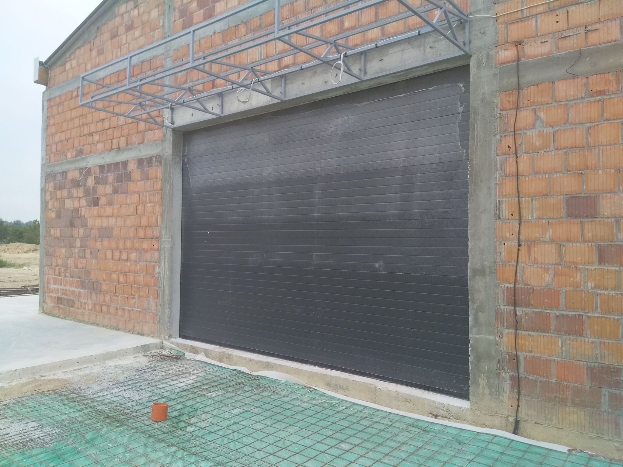 Garazna vrata i motor